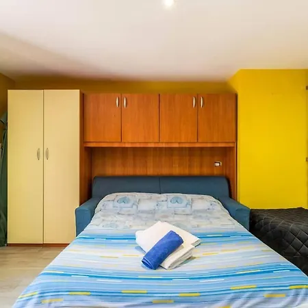 The Colorful Lake Apartment *